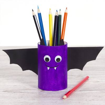 Bat Pen Pot craft activity