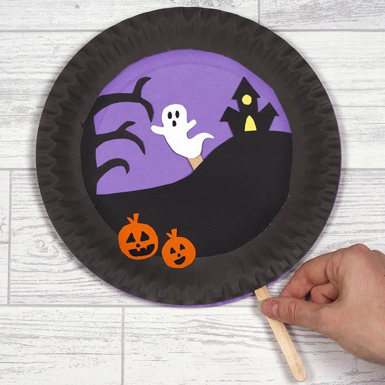 Spooky Paper Plate Scene craft activity