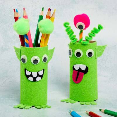 Alien Cardboard Tube Pencil Holder craft activity