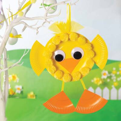 Chick Pom Pom Wreath craft activity