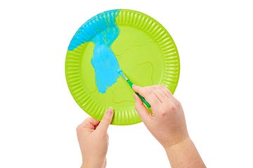 Love the Earth Paper Plate Threading step image